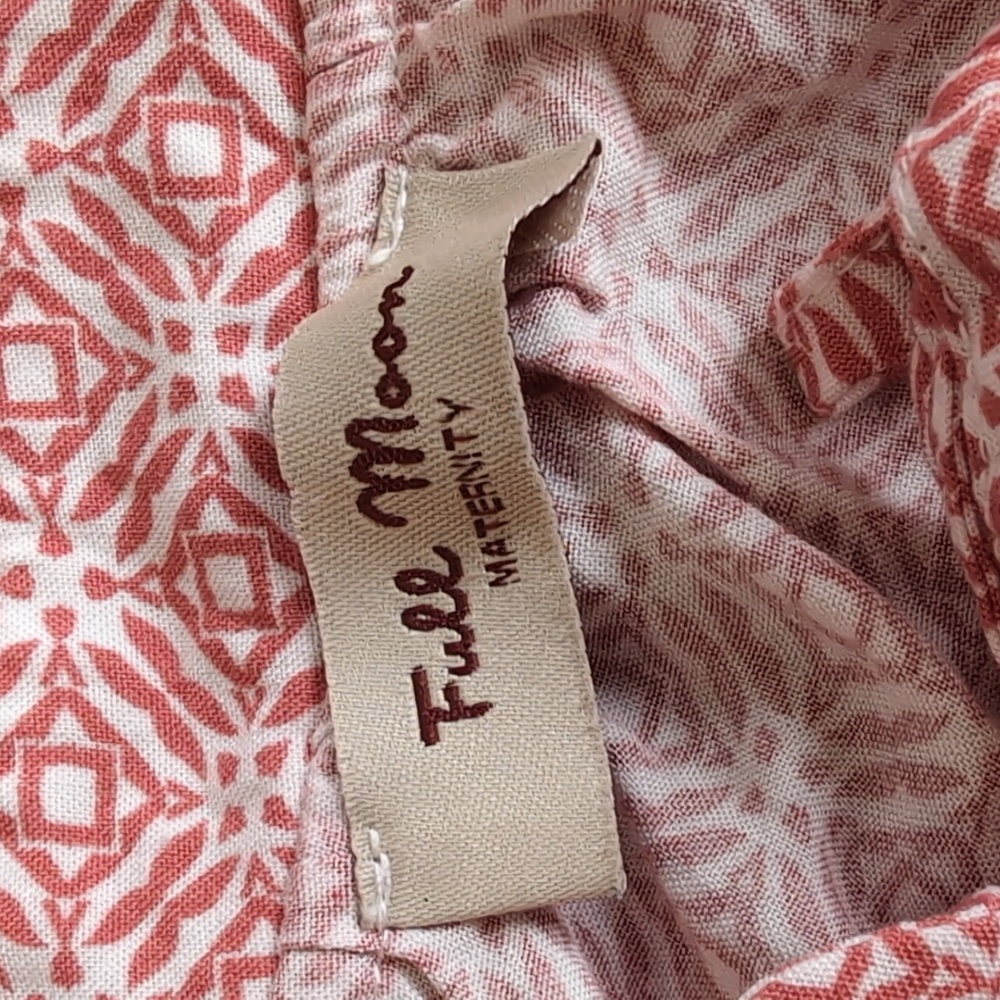 Maternity Sleeveless Blouse - Picture 2 of 5